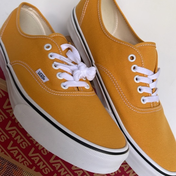 Vans Men’s Authentic Color Theory Golden Glow
VN000BW5LSV
Sneakers - Picture 7 of 16